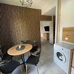 Przystanek - Komuny Paryskiej 3